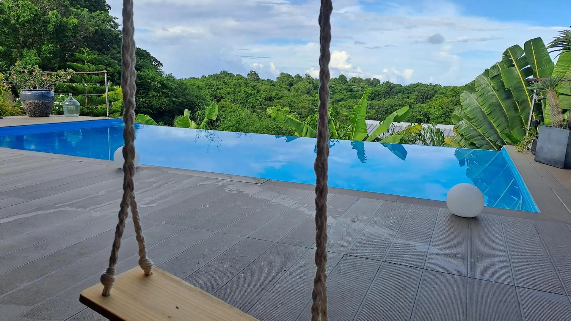 Rev Bleu Villa Sainte-Anne